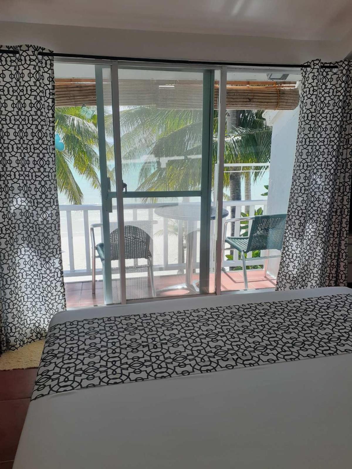 Bluewaves Beach House Balabag  Exterior photo