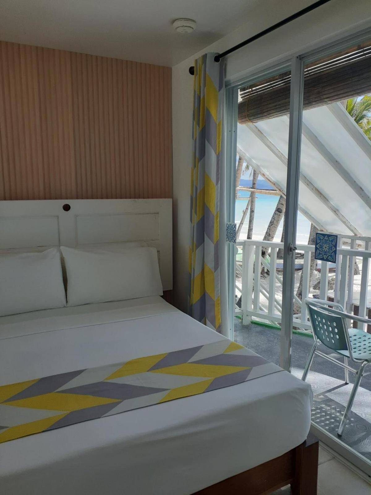 Bluewaves Beach House Balabag  Exterior photo