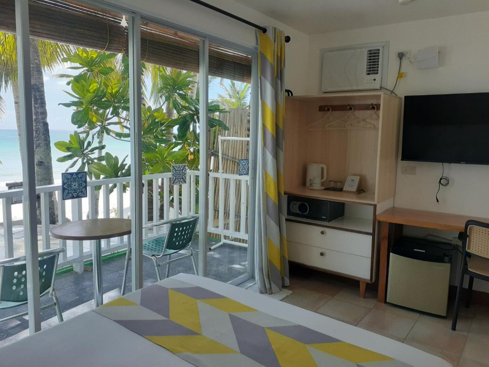 Bluewaves Beach House Balabag  Exterior photo