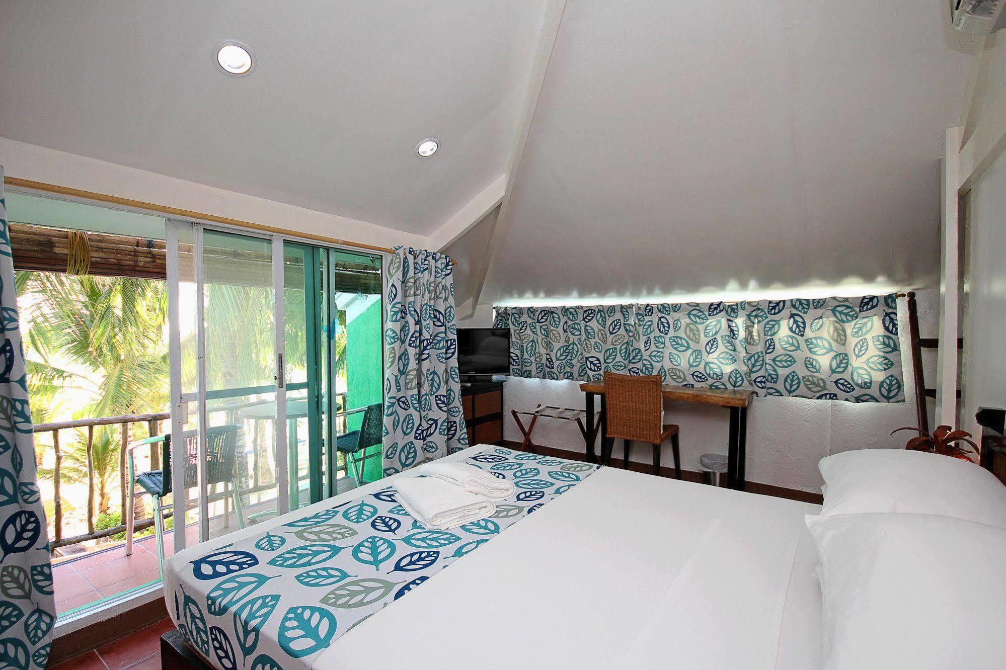Bluewaves Beach House Balabag  Exterior photo