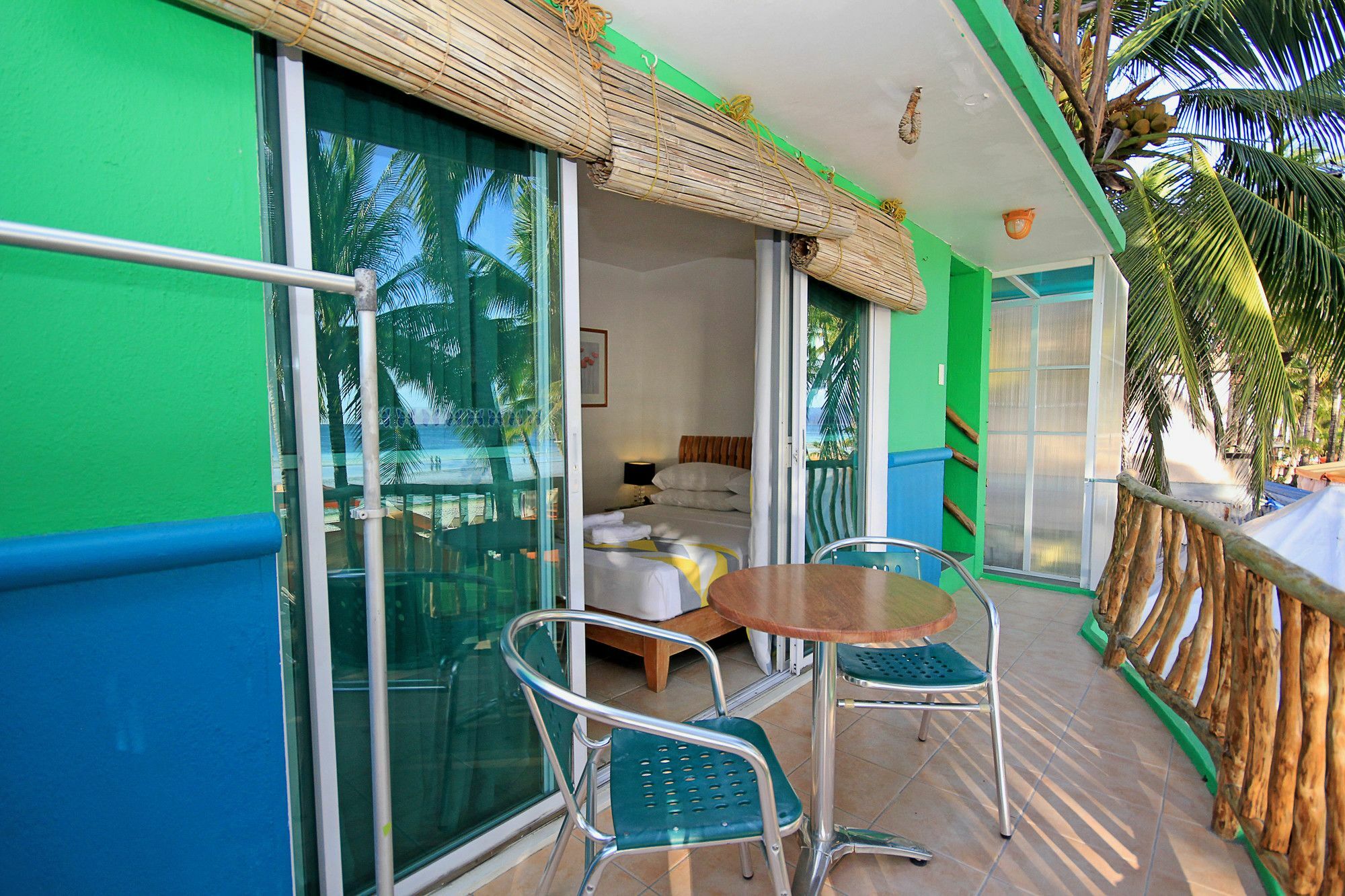 Bluewaves Beach House Balabag  Exterior photo